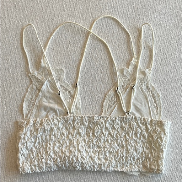 Elegant Lace Bralette - White - Picture 2 of 4